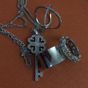 Some jewelry, ring sizes 6